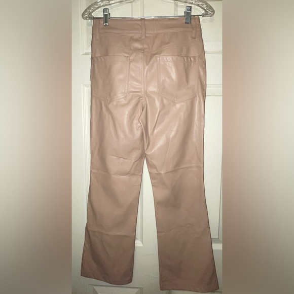 DKNY Straight soft 
Vegan leather & Tan Cream 
Classic Miss - High Rise JEANS - Picture 4 of 9